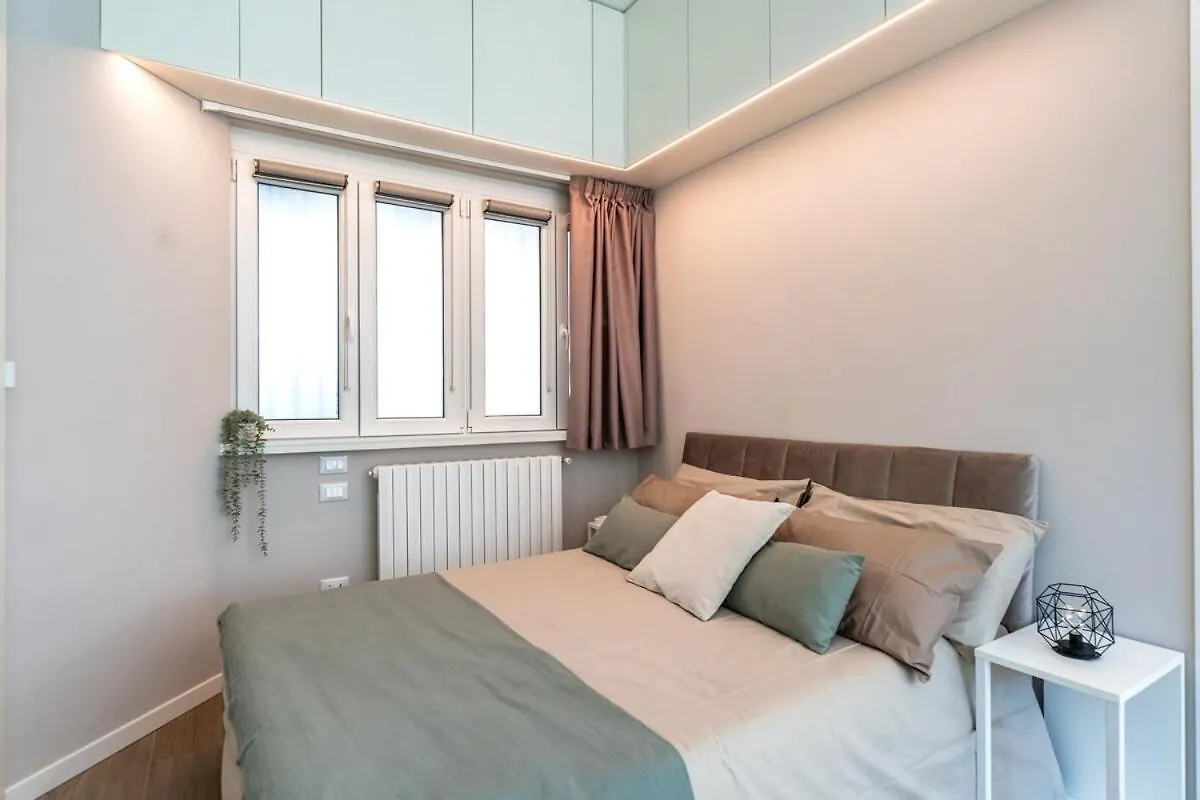 Daire Duomo-Corso Vercelli, New Luxury Loft In The Center Milano
